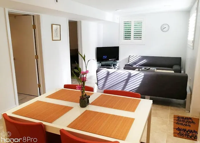 2-Br Stylish Apt & Sauna In Woods. 24/7 Check-In.