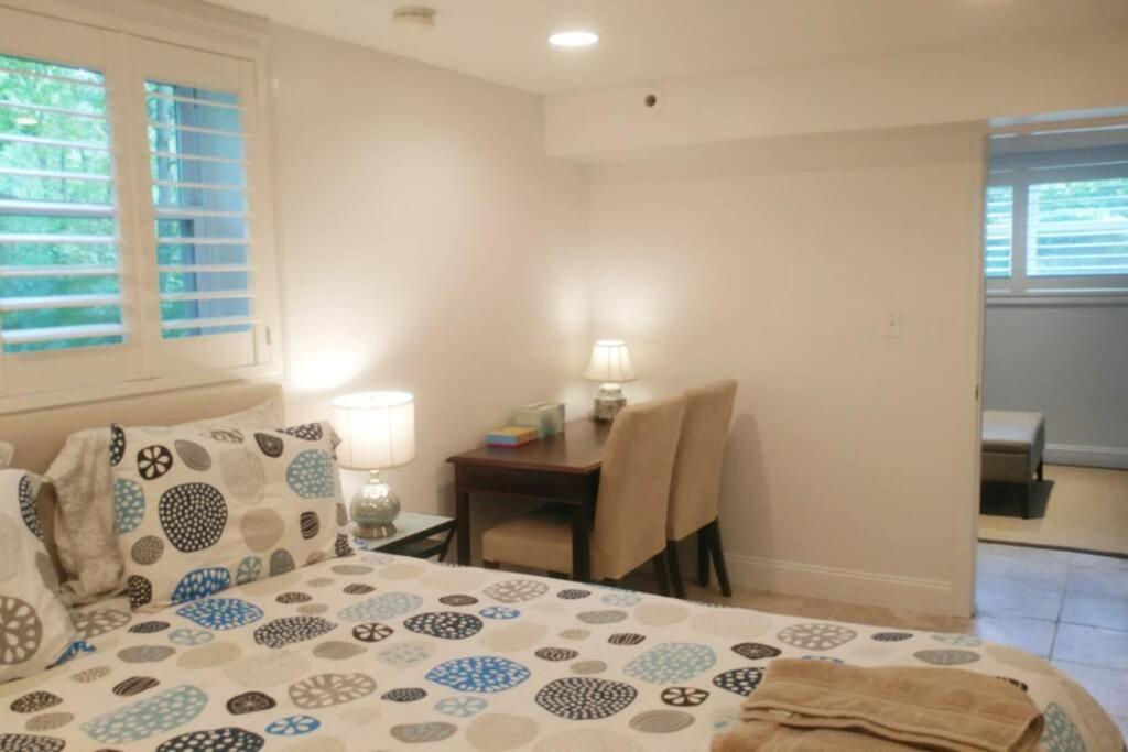 2-br Stylish Apt & Sauna In Woods. 24/7 Check-in. *